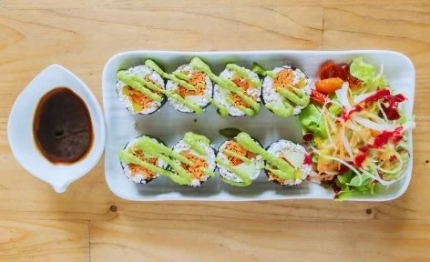 ซูชิข้าวบาร์เลย์งอกและมะพร้าวอ่อน อาหารเจ สุขุมวิท 39