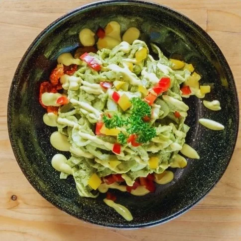 พาสต้าเส้นซูกินีซอสเพสโต้ เมนูอาหารเจ Raw Vegan สุขุมวิท 39