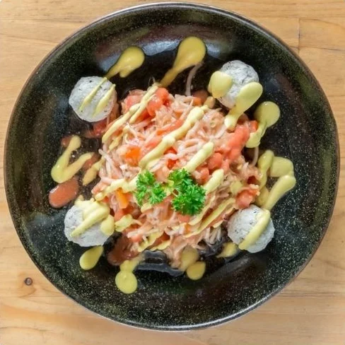 สปาเกตตี้เส้นซูกินีกับนัทบอลอัลมอนด์และซอสมารินาร่า อาหารเจ กรุงเทพฯ