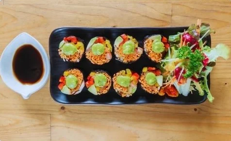 ซูชิผักและอะโวคาโด Raw Vegan เมนูอาหารเจ Rasayana Raw Café